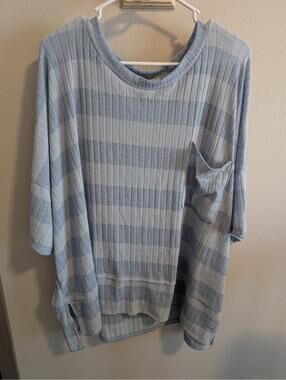 White Birch Women's Oversized XL lightweight Blue Stripe T Shirt with Pocket EUC